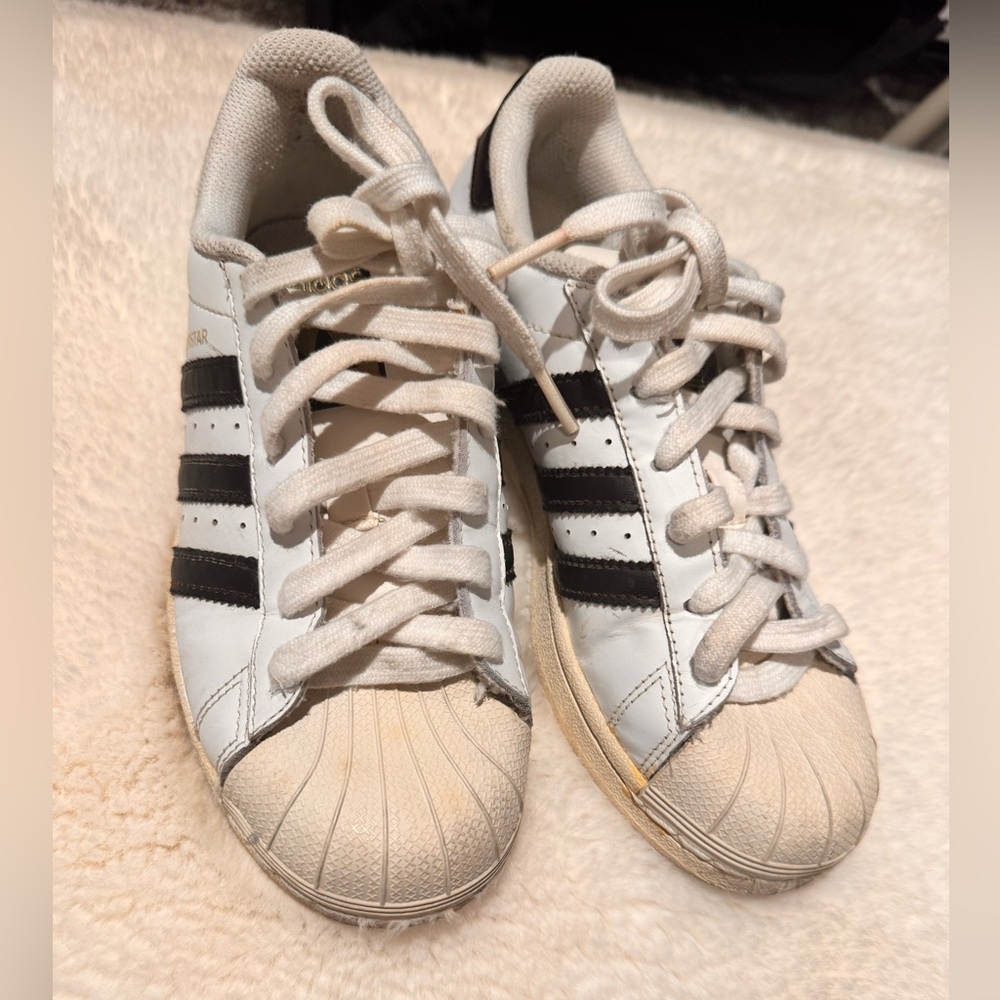 Adidas superstar size 5US men 6.5 women.